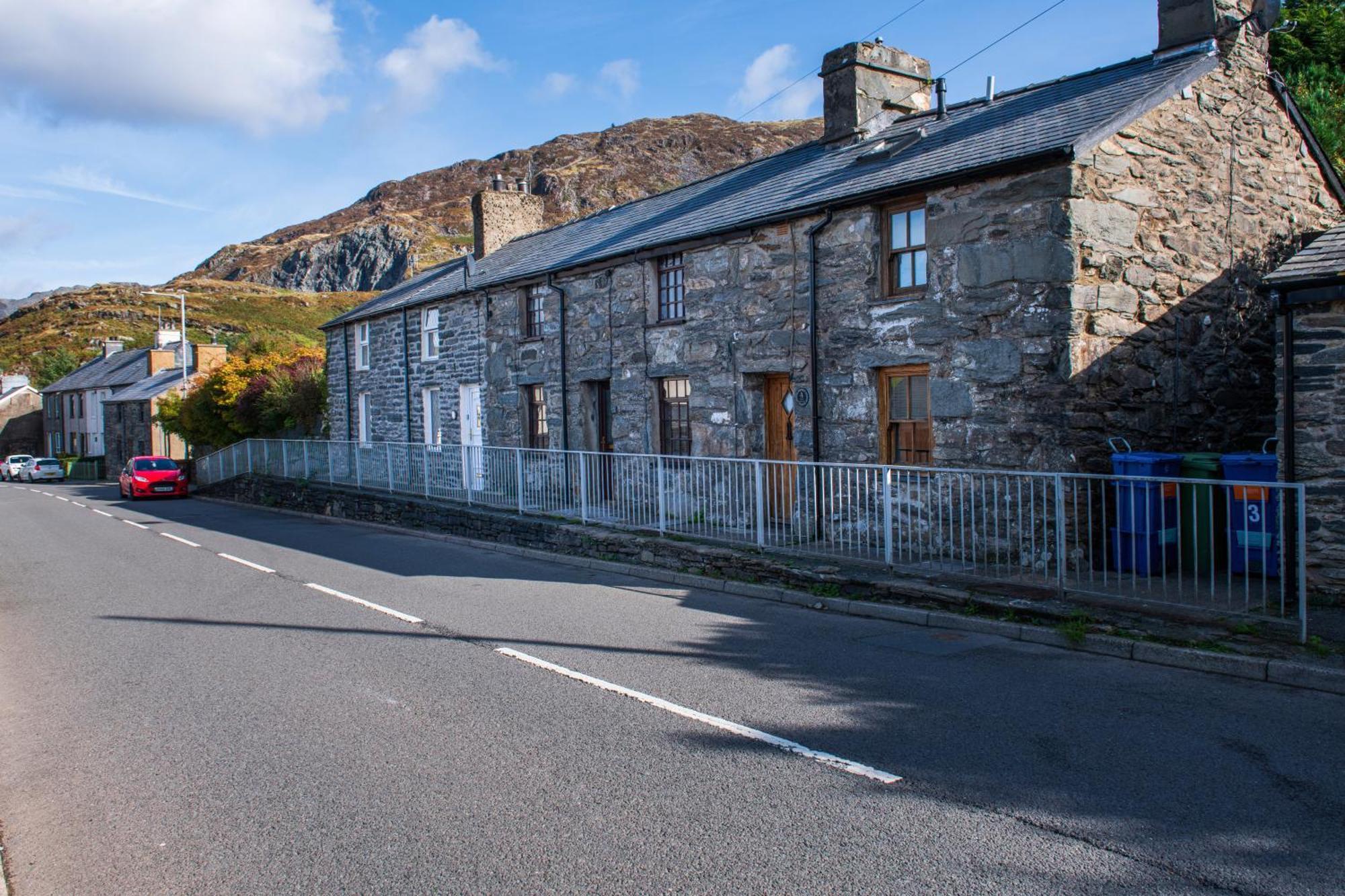 Homely Cottage With Garden And Mountain-View Blaenau Ffestiniog Esterno foto
