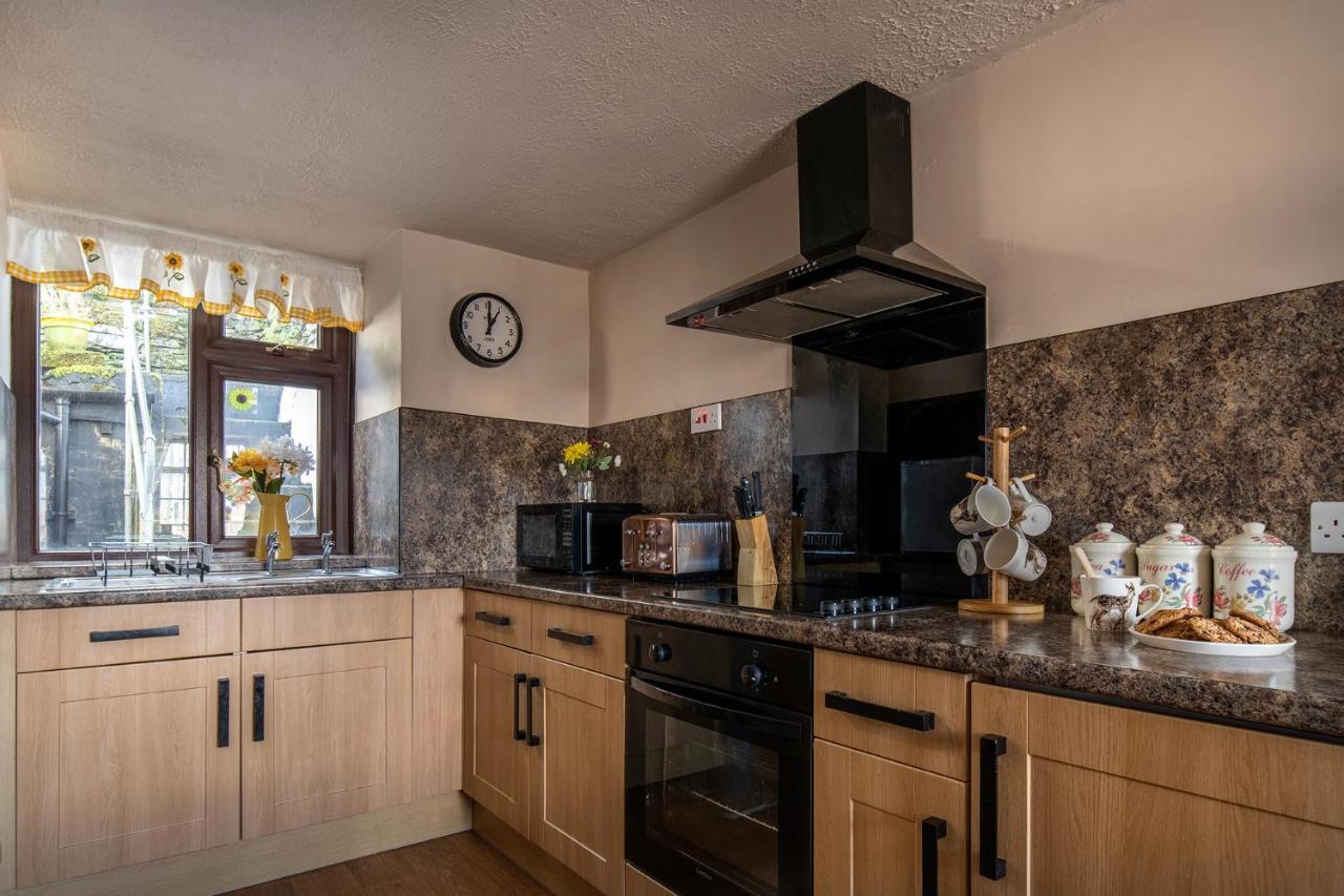 Homely Cottage With Garden And Mountain-View Blaenau Ffestiniog Esterno foto