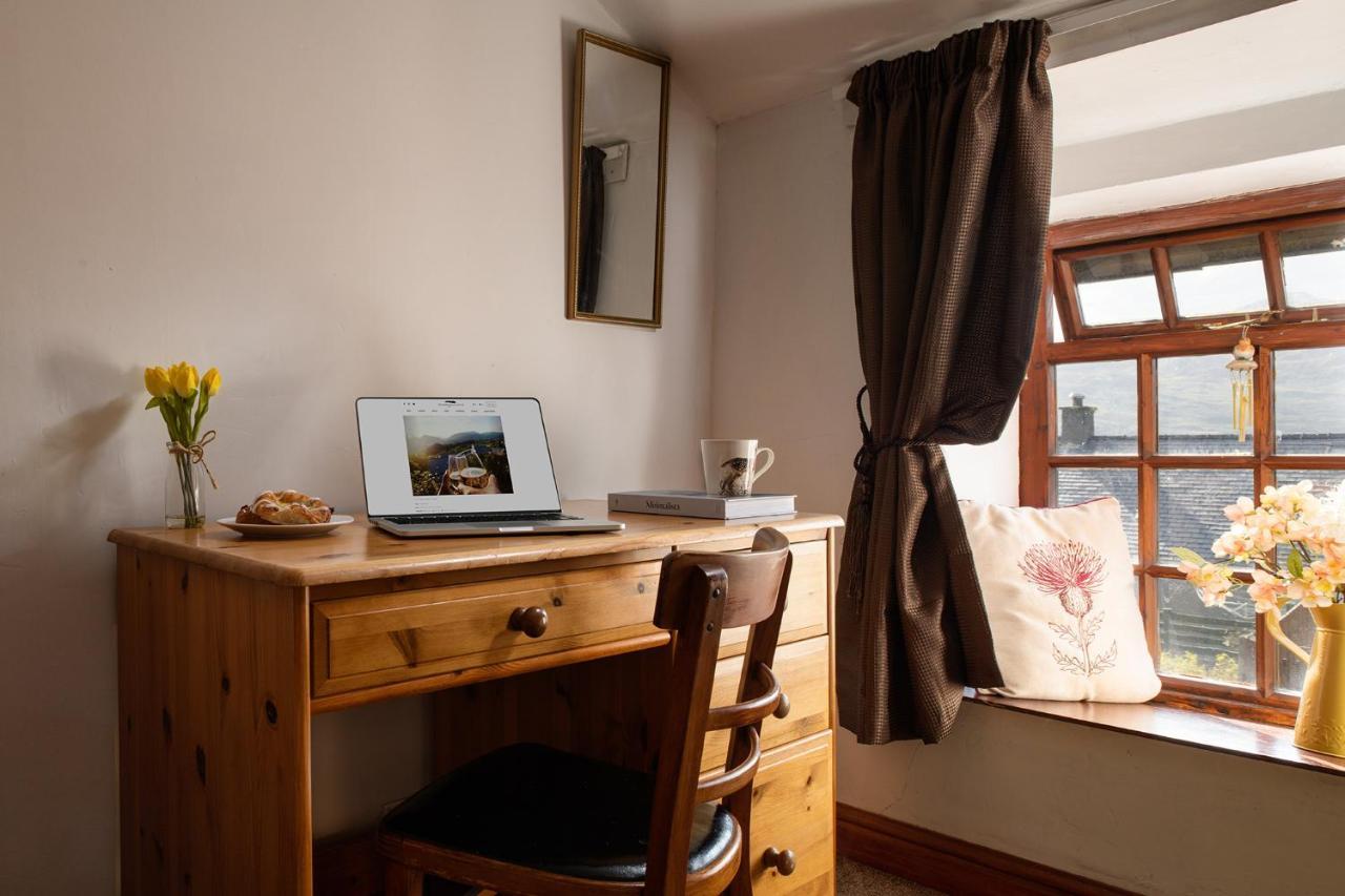 Homely Cottage With Garden And Mountain-View Blaenau Ffestiniog Esterno foto